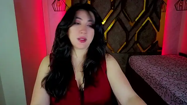 Luvienne online show from February 9, 2026, 7:23 pm