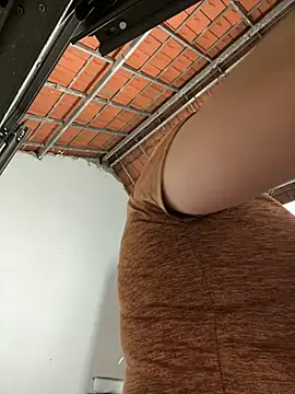 Puka2001 online show from April 21, 2026, 4:52 am