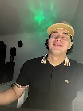Maximuz1920 online show from May 16, 2026, 6:23 am