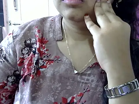 Cute Aliyaa online show from April 4, 2026, 9:49 am