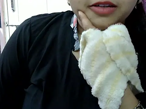 Cute Aliyaa online show from April 21, 2026, 12:56 pm