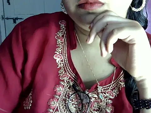 Snapshot of Cute_Aliyaa chatting on July 3, 2026, 1:28 pm Cute Aliyaa online show from July 3, 2026, 1:28 pm