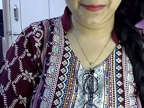 Snapshot of Cute_Aliyaa chatting on May 29, 2026, 12:33 pm Cute Aliyaa online show from May 29, 2026, 12:33 pm