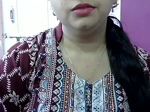 Snapshot of Cute_Aliyaa chatting on May 2, 2026, 9:47 am Cute Aliyaa online show from May 2, 2026, 9:47 am