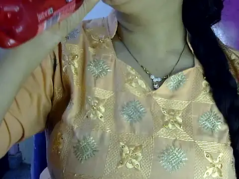 Snapshot of Cute_Aliyaa chatting on May 22, 2026, 12:25 pm Cute Aliyaa online show from May 22, 2026, 12:25 pm