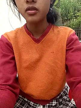 Snapshot of Hoa-tuylip chatting on April 29, 2026, 1:10 am Hoa-tuylip online show from April 29, 2026, 1:10 am