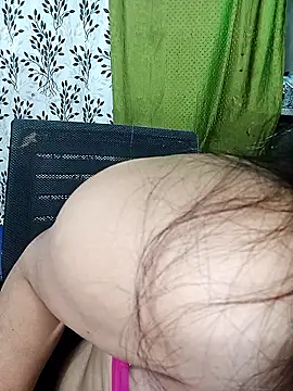 Snapshot of alinaarora chatting on March 4, 2026, 9:33 pm alinaarora online show from March 4, 2026, 9:33 pm