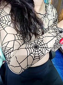 alinaarora online show from April 17, 2026, 4:32 pm