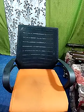 Snapshot of alinaarora chatting on March 3, 2026, 9:05 am alinaarora online show from March 3, 2026, 9:05 am