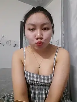 Heo xxinhxx online show from February 15, 2026, 1:10 pm