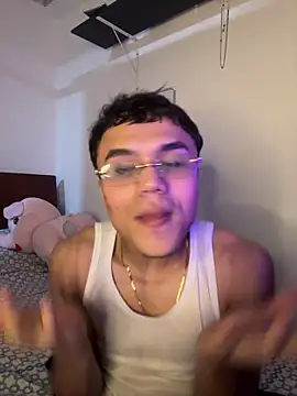 CreamKingg online show from April 8, 2026, 1:29 am