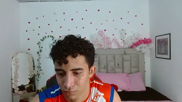 Caius fox online show from April 19, 2026, 11:22 am