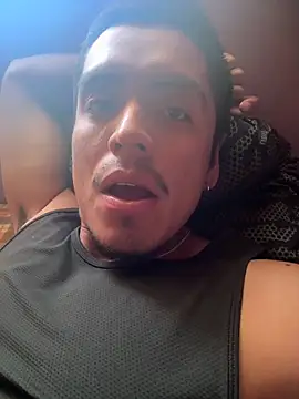 Snapshot of serranoandre chatting on May 20, 2026, 7:55 pm serranoandre online show from May 20, 2026, 7:55 pm