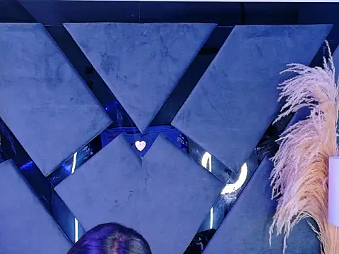 KylieWhitee online show from March 4, 2026, 12:02 pm