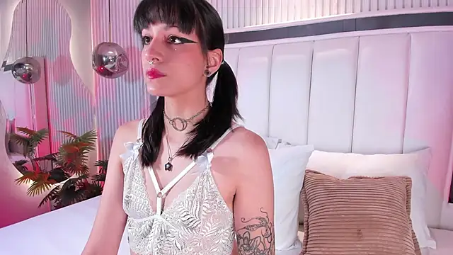 ViolettaColinss online show from February 14, 2026, 11:32 am