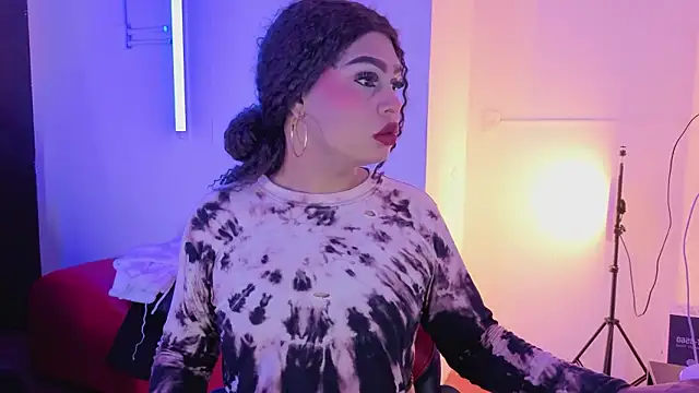 Snapshot of megara_hott chatting on February 10, 2026, 8:19 pm megara hott online show from February 10, 2026, 8:19 pm