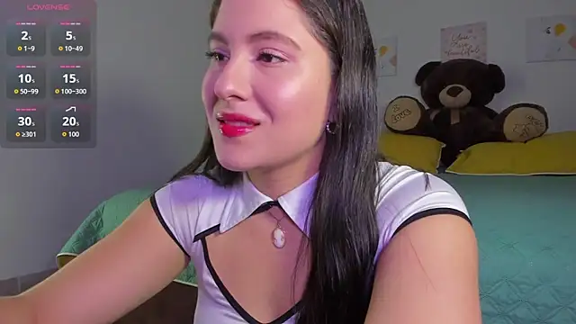 Snapshot of Alessandra_01 chatting on February 3, 2026, 11:04 am Alessandra 01 online show from February 3, 2026, 11:04 am