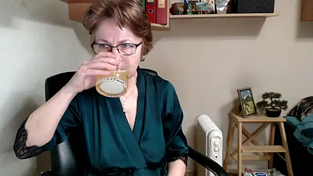 katemodel online show from February 1, 2026, 6:55 am