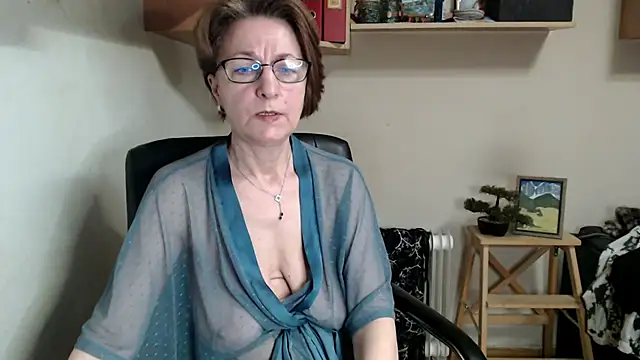 katemodel online show from May 25, 2026, 7:40 am