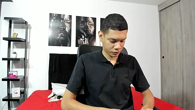 Snapshot of milo_cruz_ chatting on February 5, 2026, 3:30 pm milo cruz online show from February 5, 2026, 3:30 pm