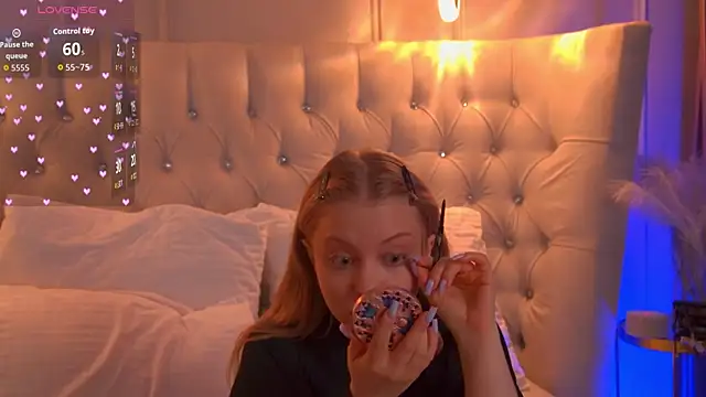 MollyHilton online show from April 19, 2026, 7:27 pm