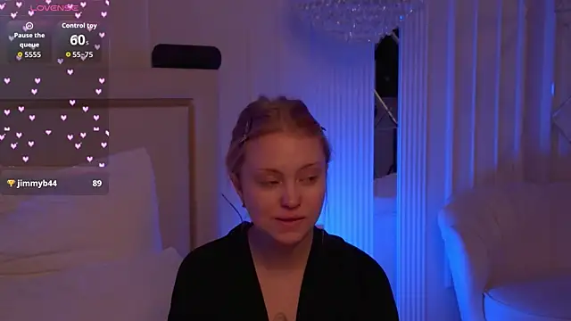 MollyHilton online show from April 9, 2026, 2:45 pm