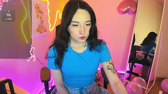 AliceeinWonderlanddd online show from February 3, 2026, 1:49 am