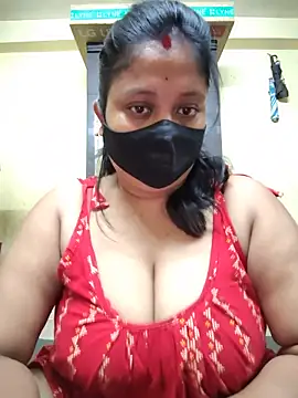 Snapshot of Curvy_Trisha chatting on June 7, 2026, 4:45 pm Curvy Trisha online show from June 7, 2026, 4:45 pm