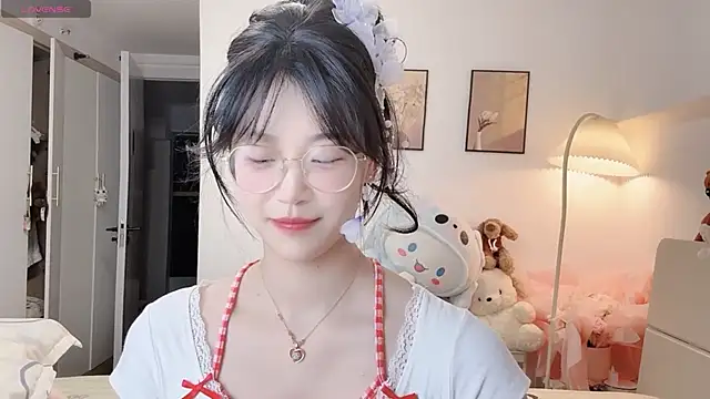 Snapshot of Luminous4173 chatting on June 21, 2026, 1:06 pm Luminous4173 online show from June 21, 2026, 1:06 pm
