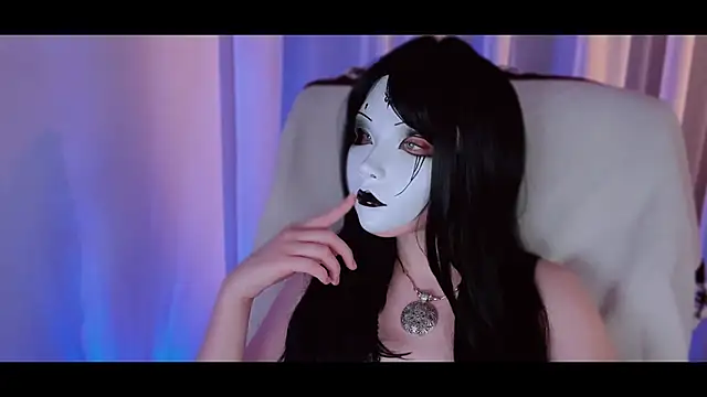 NoirLiliyaa online show from February 8, 2026, 8:28 pm