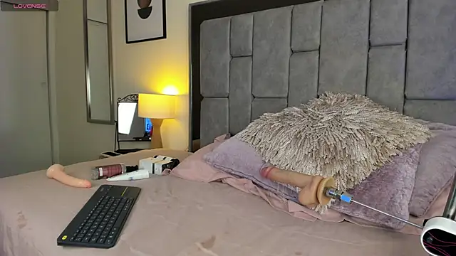 Melisaahot online show from March 11, 2026, 3:22 am