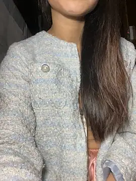 uyensexy online show from February 20, 2026, 6:43 pm