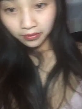 uyensexy online show from February 4, 2026, 3:40 pm