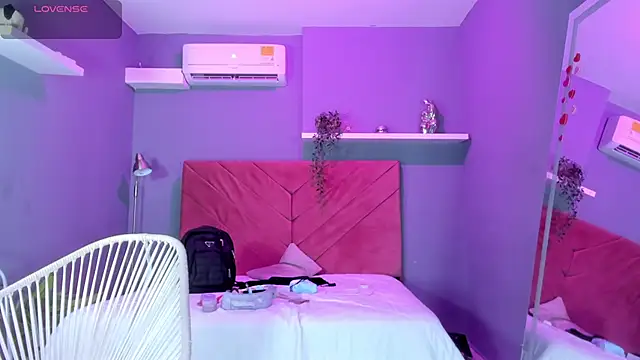 nina swaan online show from March 3, 2026, 11:17 am