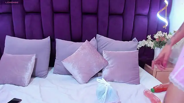 crystalstonee online show from February 25, 2026, 10:09 pm