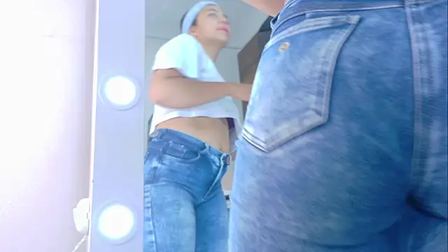 AnnieRouse   online show from April 15, 2026, 11:38 am