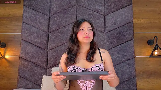 AnnieRouse   online show from April 5, 2026, 11:39 am