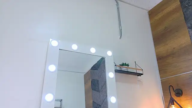 AnnieRouse   online show from April 18, 2026, 11:34 am