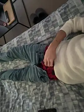 Aliiiix online show from February 9, 2026, 3:43 pm