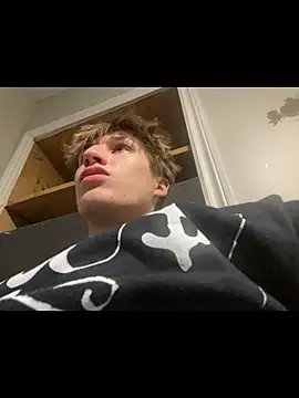 yourwhiteboy1 online show from March 16, 2026, 6:17 am