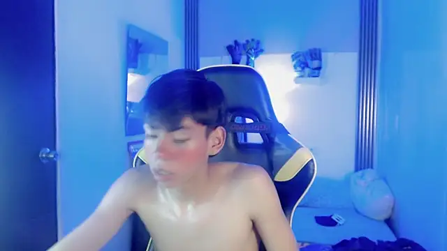 Snapshot of Liarr_ chatting on May 9, 2026, 4:16 am Liarr online show from May 9, 2026, 4:16 am