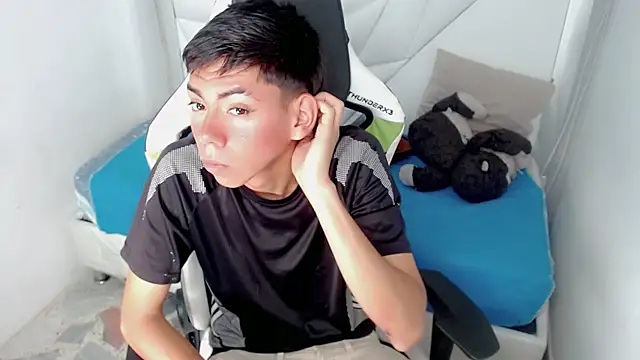 Liarr  online show from February 9, 2026, 7:45 pm