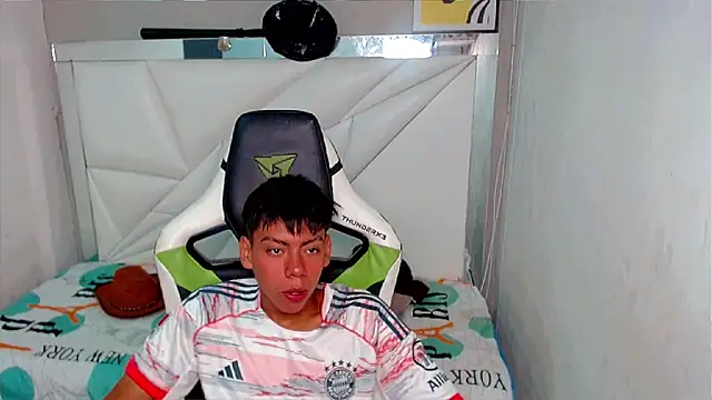 Liarr  online show from March 12, 2026, 8:02 pm