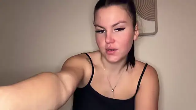 kiaraaaa75 online show from February 3, 2026, 6:24 pm