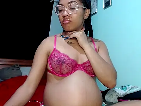 Sexy Supermomm online show from April 13, 2026, 3:43 am