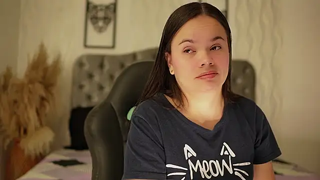 katt eyes  online show from February 8, 2026, 1:42 pm