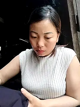 Ella-aa online show from May 18, 2026, 6:29 am