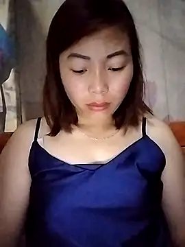 Ella-aa online show from April 13, 2026, 9:19 pm