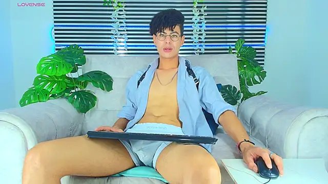 ThiiagoSaeenz online show from April 18, 2026, 5:15 pm