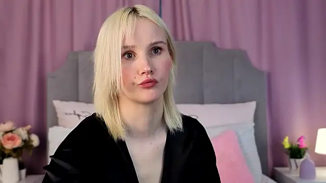 Snapshot of CrystalLili chatting on June 4, 2026, 3:22 am CrystalLili online show from June 4, 2026, 3:22 am